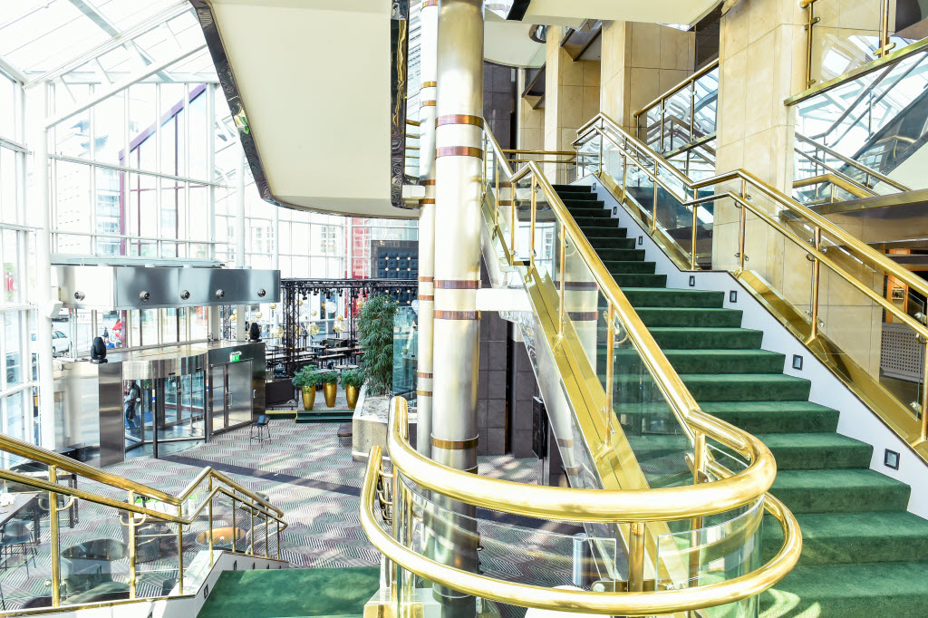 Foto: Alex Wayne Photography
+46 701-902409
Information@wayne.nu Stairs